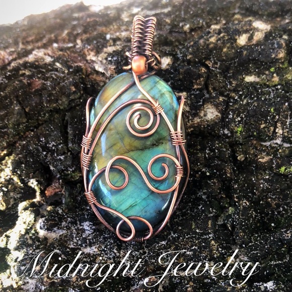 Midnight Jewelry Jewelry - Labradorite & Copper Pendant Necklace - Handmade